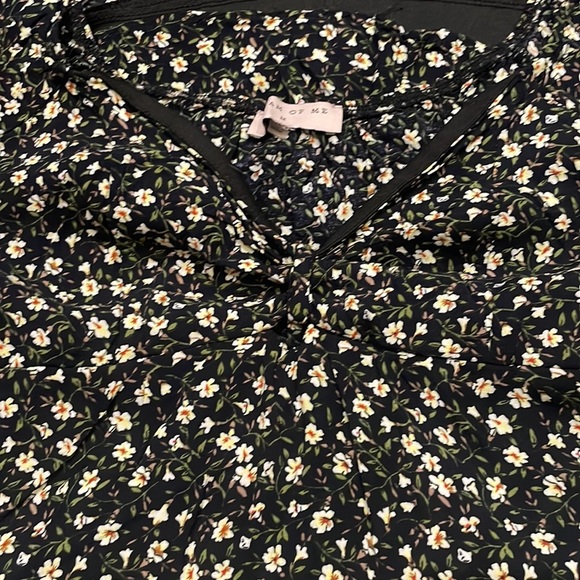 Black mini dress with flowers - Picture 3 of 5